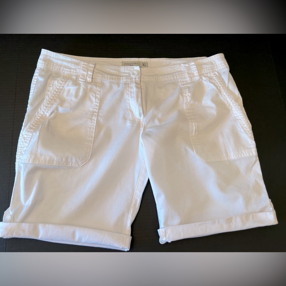 Ponnytail USA Jr’s white 5 pocket shorts with button up hem. ‎ Sz XL